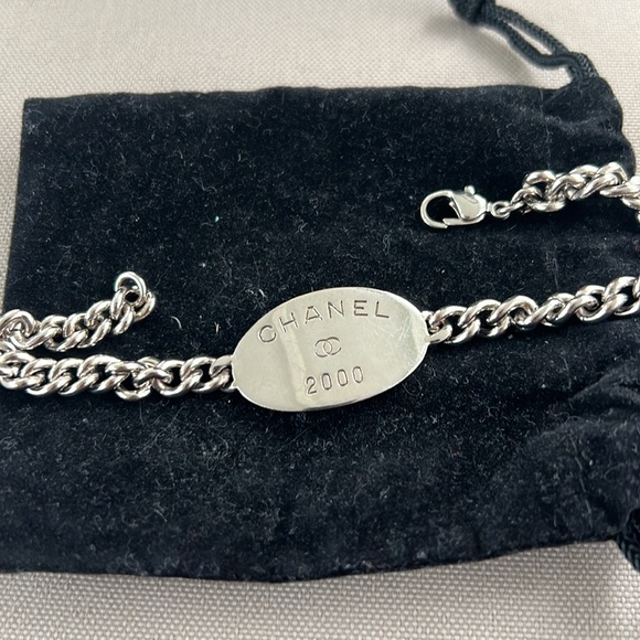 Authentic Vintage Chanel silver bracelet circa 2000 with claw clasp and stamp. - Picture 2 of 5